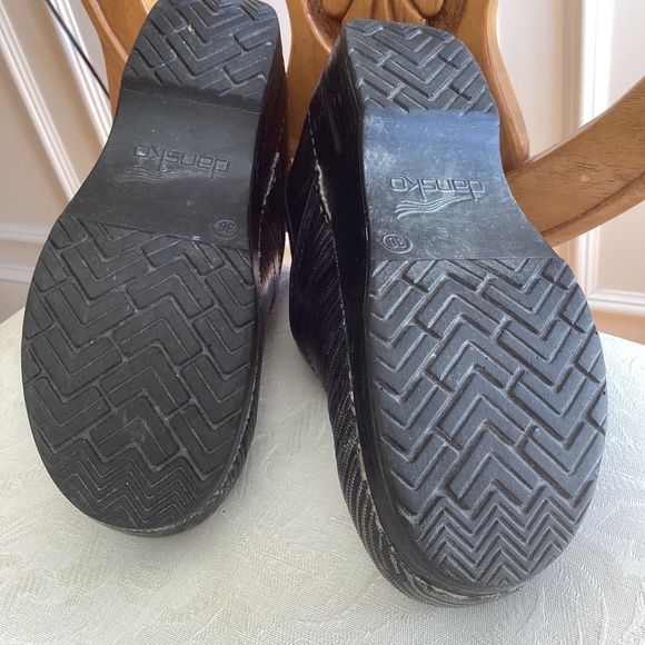 DANSKO Multicolor Iridescent Striped Clog size 36 or size 5.5 or 6 in US - Picture 7 of 12